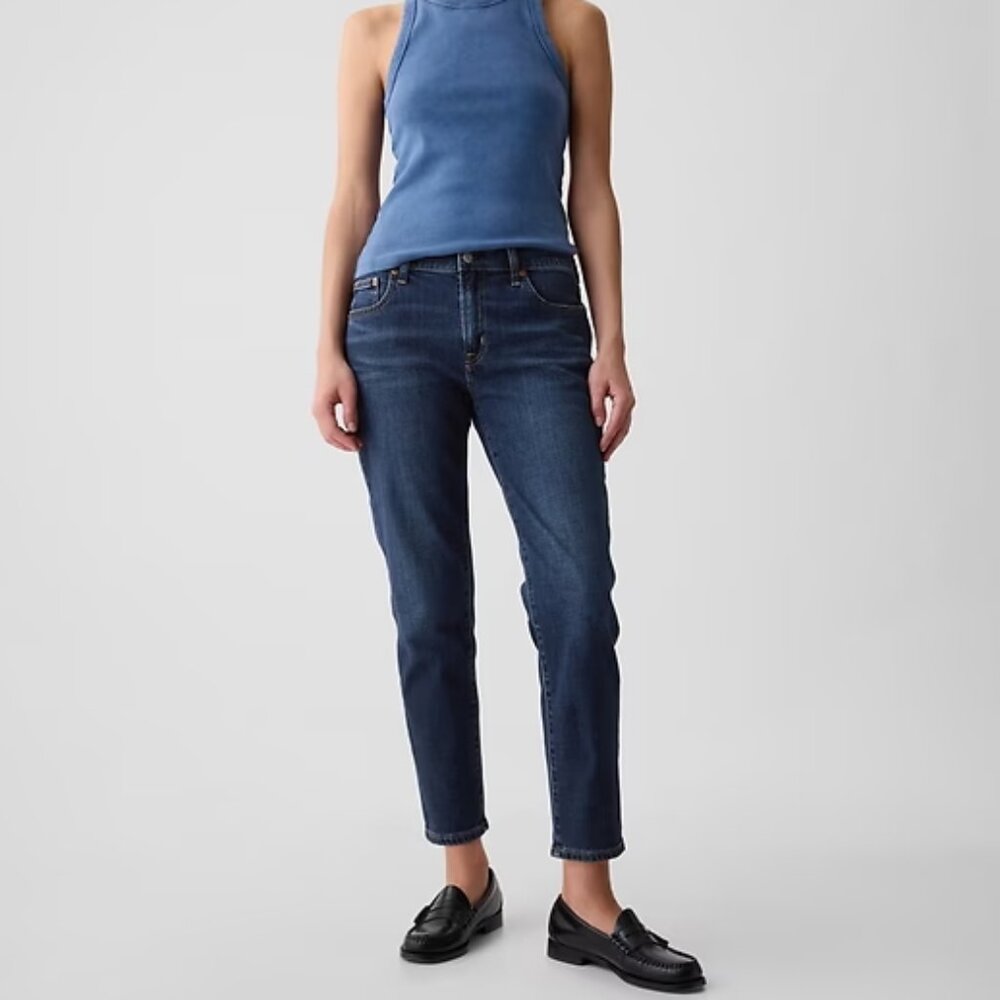 GAP Mid Rise Girlfriend Jeans - 27R